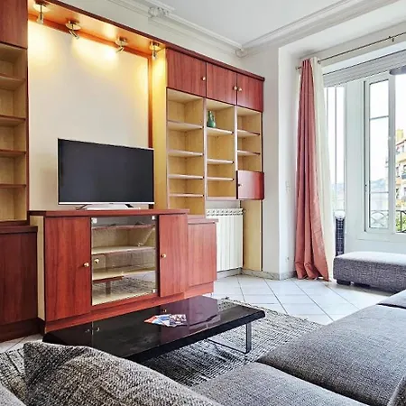 Spacious In Cimiez Apartment